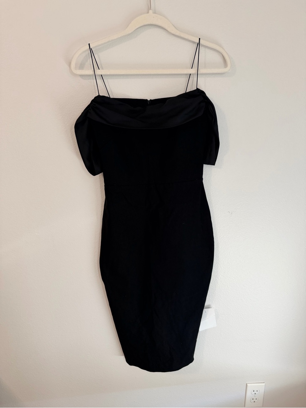 Elegant Black Off-Shoulder Sheath Dress